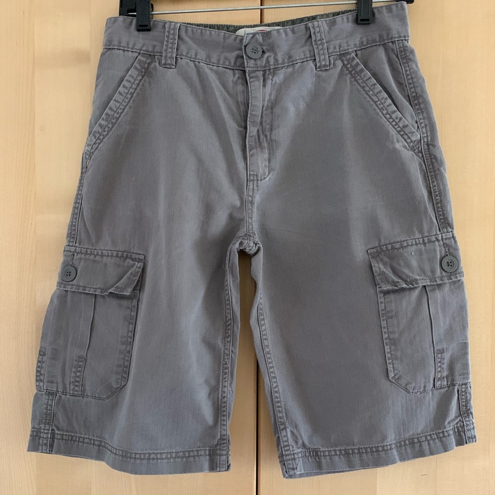 Levi’s boy’s gray cargo shorts 16R